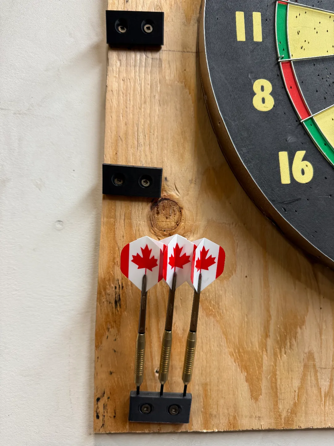Compact Wall-Mounted 3-Dart Holder — photo 2